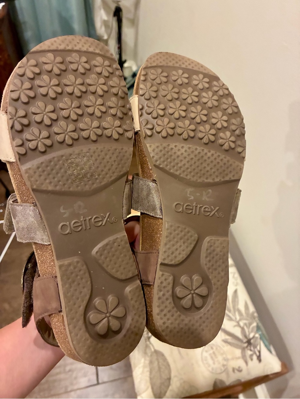 Aertrex Lilly sandals women’s 8.5. Taupe - Picture 6 of 7